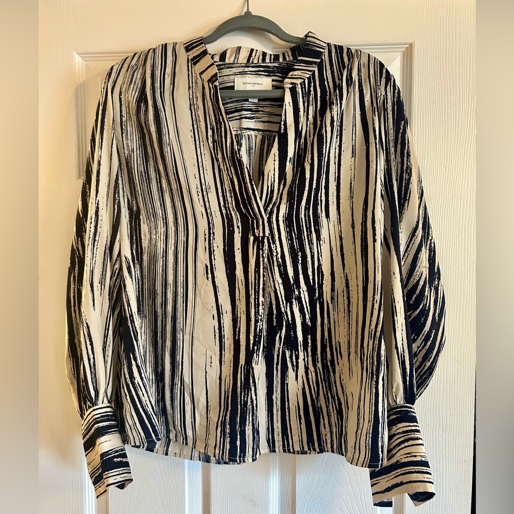 Banana Republic Navy/Cream Abstract Print Blouse - Size Large